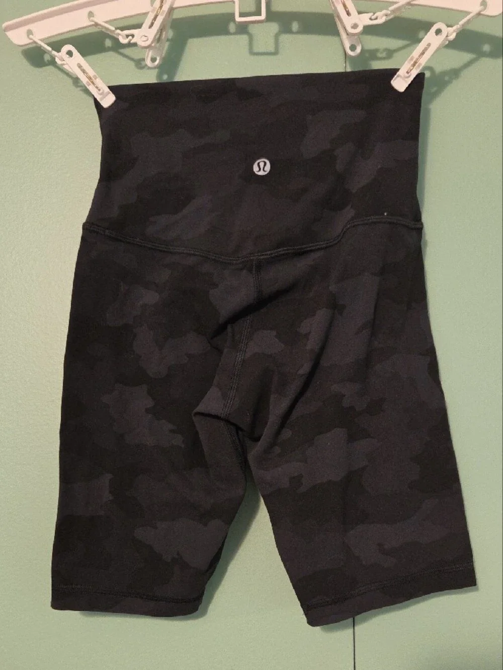 Lululemon Black Camo Biker Short Size 2